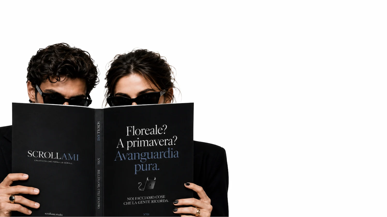 Due creativi Scrollami dietro una rivista editoriale nera